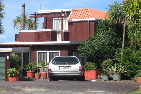 Photo of property in 11 Cashmere Place, Glenfield, Auckland, 0629