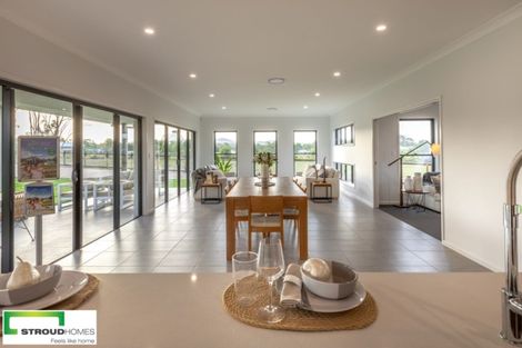 Photo of property in 17 Tamahunga Drive, Matakana, 0985