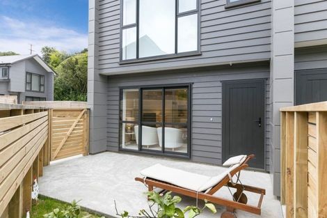 Photo of property in 15 Brindle Way, Newlands, Wellington, 6037