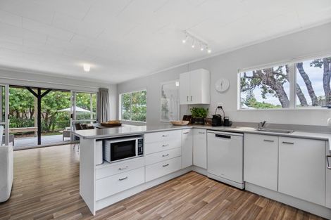 Photo of property in 8 Ringer Avenue, Matapouri, Whangarei, 0173