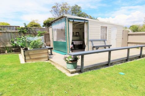 Photo of property in 2 Highbury Drive, Levin, 5510