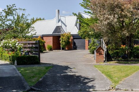 Photo of property in 17 Hind Place, Hokowhitu, Palmerston North, 4410