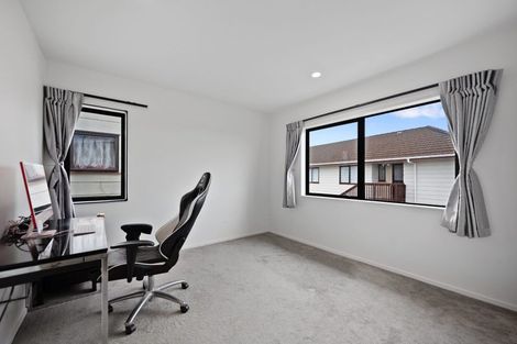 Photo of property in 25a Athena Drive, Totara Vale, Auckland, 0629