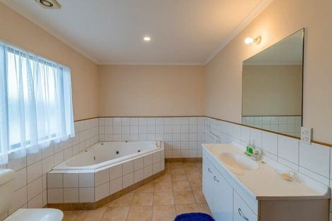 Photo of property in 36 Eruini Street, Waikanae Beach, Waikanae, 5036