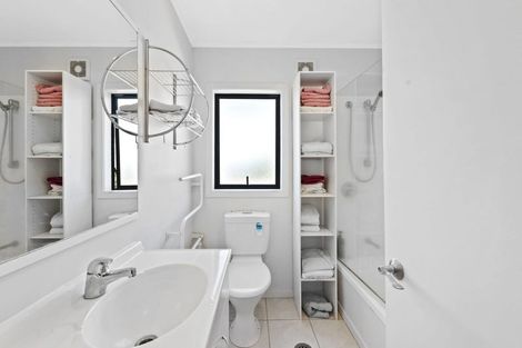 Photo of property in 28 Kevale Place, Manurewa, Auckland, 2102