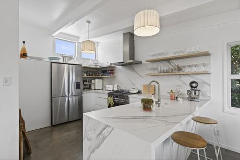 Photo of property in 25 Nevada Drive, Merrilands, New Plymouth, 4312