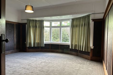 Photo of property in 4 Apuka Street, Brooklyn, Wellington, 6021