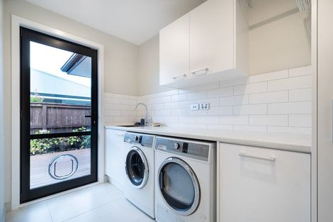 Photo of property in 16 Korako Drive, Kumeu, 0810