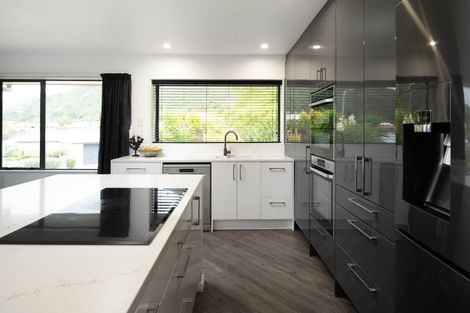 Photo of property in 68 Moana View Road, Waikawa, Picton, 7220