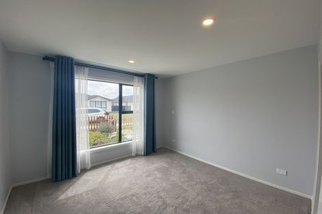 Photo of property in 35 Johns Creek Crescent, Silverdale, 0932