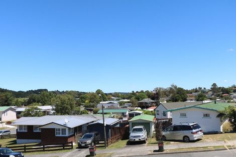 Photo of property in 24 Blueberry Grove, Timberlea, Upper Hutt, 5018