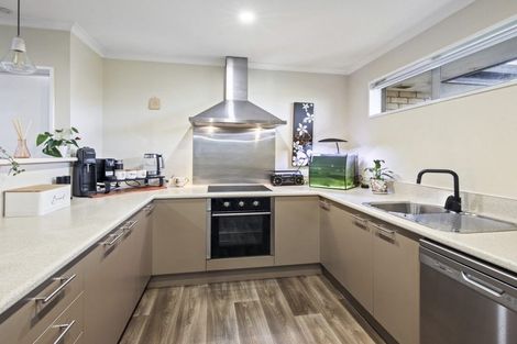 Photo of property in 10 Netley Place, Aranui, Christchurch, 8061