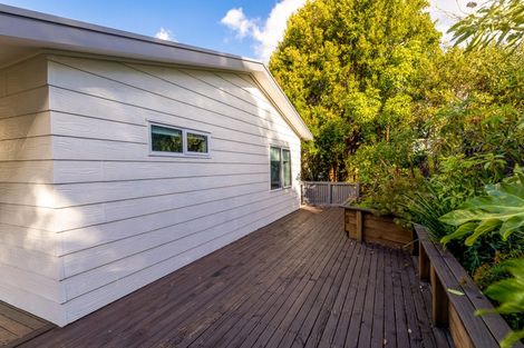 Photo of property in 1/34 Lambrown Drive, Totara Vale, Auckland, 0629