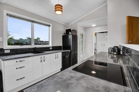 Photo of property in 10 Karaka Street, Inglewood, 4330