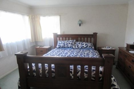 Photo of property in 31 Ray Small Drive, Papakura, 2110