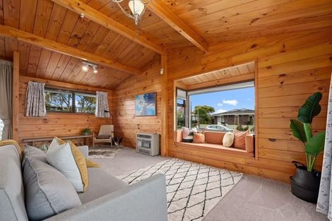 Photo of property in 10 Roband Crescent, Brown Owl, Upper Hutt, 5018