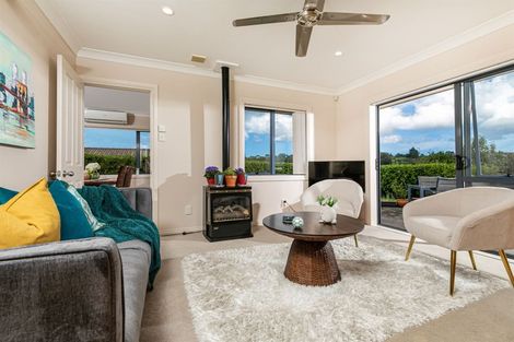 Photo of property in 8 Chadlington Avenue, Henderson, Auckland, 0612