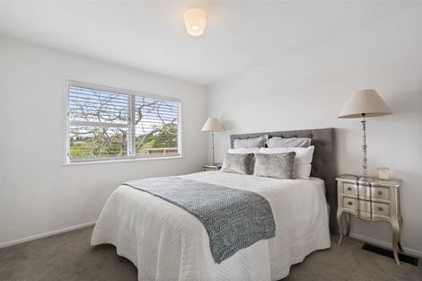 Photo of property in 19 Agincourt Street, Glenfield, Auckland, 0629