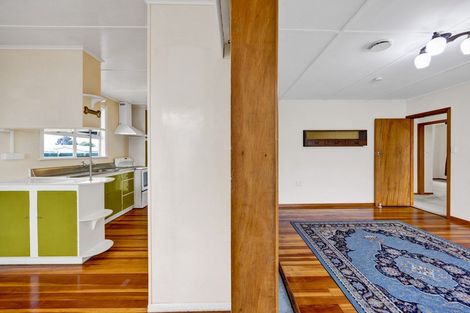 Photo of property in 2 Charles Major Place, Hawera, 4610