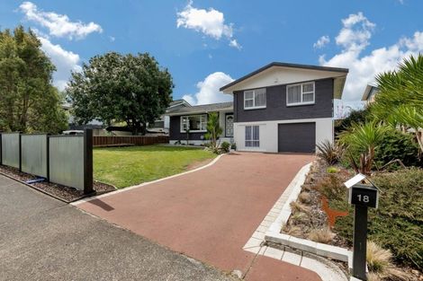 Photo of property in 18 Parkland Crescent, Terrace End, Palmerston North, 4410