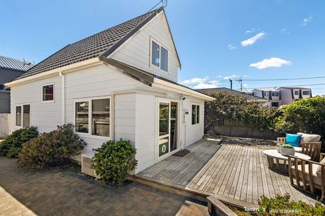 Photo of property in 6 Rua Street, Lyall Bay, Wellington, 6022