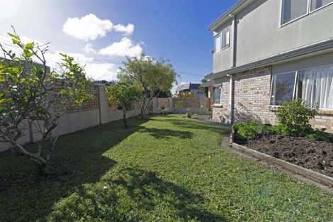 Photo of property in 2/89 Aberdeen Road, Castor Bay, Auckland, 0620