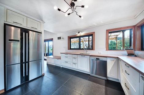 Photo of property in 18 Cochran Road, Oratia, Auckland, 0604