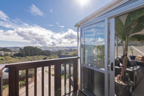 Photo of property in 56 Colchester Crescent, Newlands, Wellington, 6037