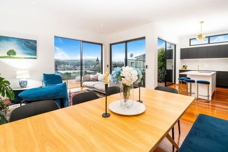 Photo of property in 2 Shannon Street, Mount Victoria, Wellington, 6011