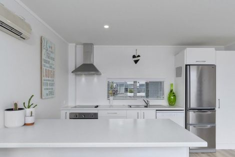 Photo of property in 31 Reynolds Place, Papamoa Beach, Papamoa, 3118