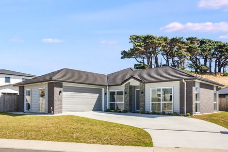 Photo of property in 65 Queen Charlotte Drive, Aotea, Porirua, 5024