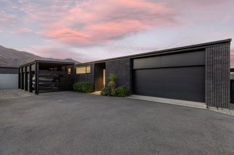 Photo of property in 6 Stackbrae Avenue, Wanaka, 9305