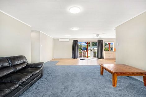 Photo of property in 10 Taonui Street, Waitarere Beach, Levin, 5510