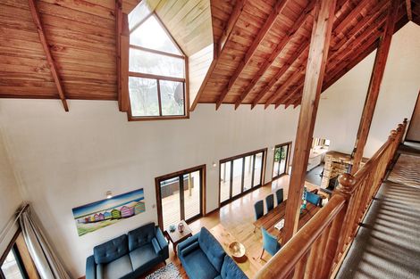 Photo of property in 18 Cochran Road, Oratia, Auckland, 0604