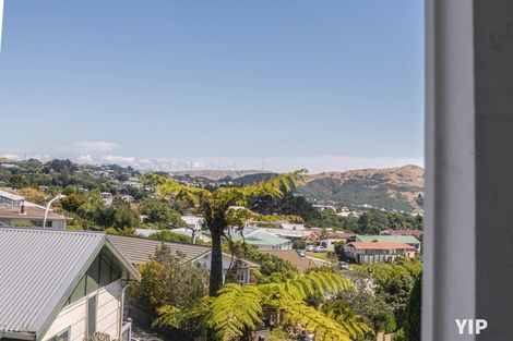 Photo of property in 9a Pimlico Place, Newlands, Wellington, 6037