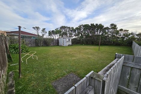 Photo of property in 7 Balmain Street, Newlands, Wellington, 6037