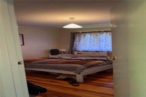Photo of property in 10 Thomas Avenue, Te Atatu Peninsula, Auckland, 0610