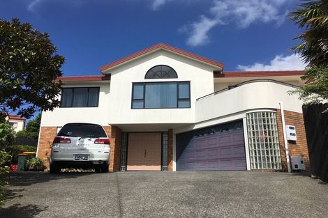 Photo of property in 15 Macadamia Close, Goodwood Heights, Auckland, 2105