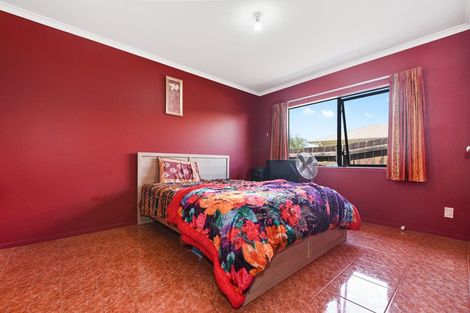 Photo of property in 1 Corsair Place, Melville, Hamilton, 3206