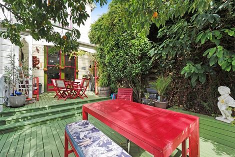 Photo of property in 18 Hall Street, Newtown, Wellington, 6021