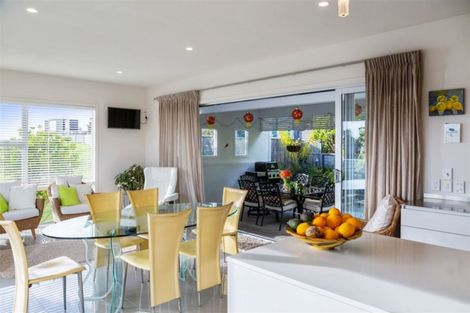 Photo of property in 16 Links Drive, Waiwhakaiho, New Plymouth, 4312