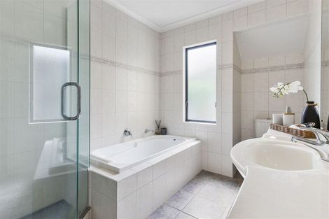 Photo of property in 22 The Esplanade, Eastern Beach, Auckland, 2012