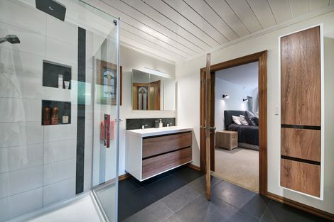 Photo of property in 18 Cochran Road, Oratia, Auckland, 0604