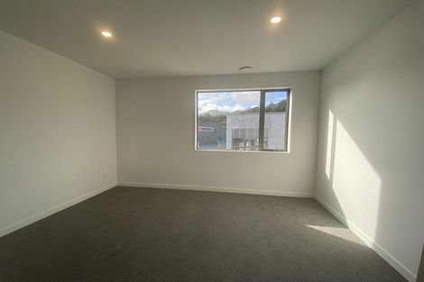 Photo of property in 1 Ara Paiwhenua, Tawa, Wellington, 5028