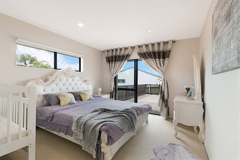 Photo of property in 17 Semillon Avenue, Henderson, Auckland, 0612