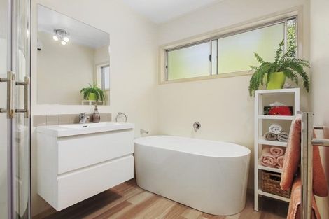 Photo of property in 15 Tainui Road, Titirangi, Auckland, 0604