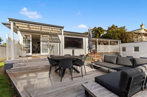 Photo of property in 11 College Street, College Estate, Whanganui, 4500