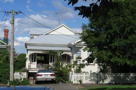 Photo of property in 4 William Bond Street, Stanley Point, Auckland, 0624