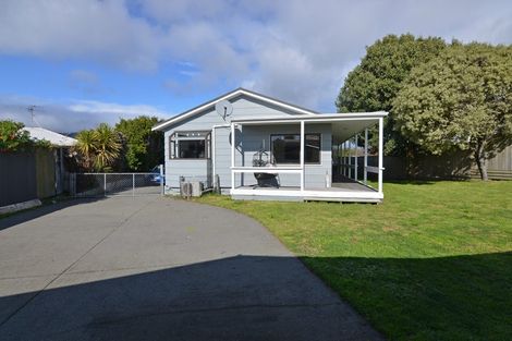 Photo of property in 10 Ross Grove, Paraparaumu, 5032
