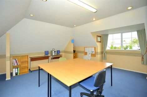 Photo of property in 4b Mclellan Place, Ilam, Christchurch, 8041